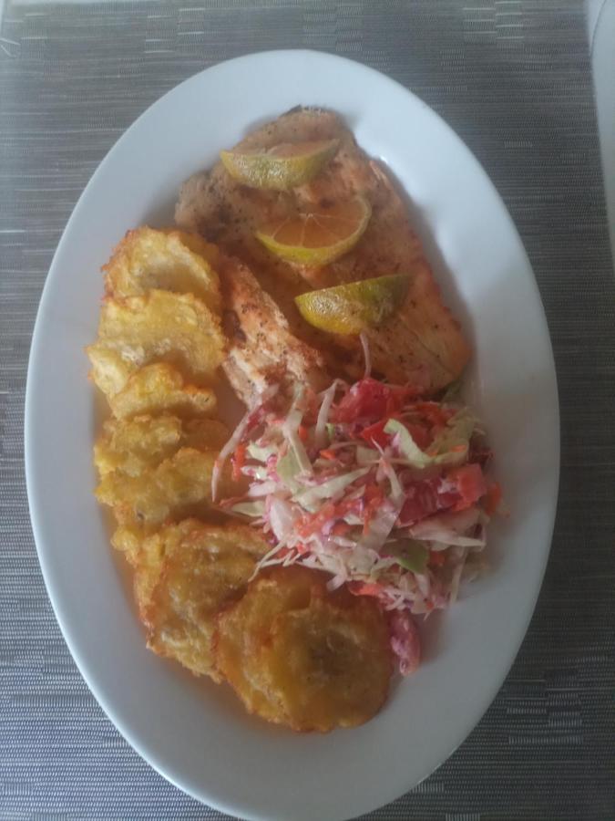 Hostal Y Restaurante Los Tecales La Coca Ngoại thất bức ảnh